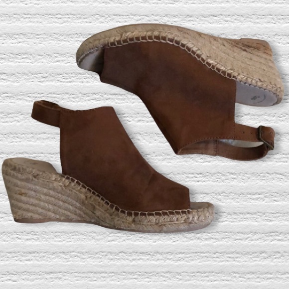 2/$25 GAP brown faux suede sandals size 6 - Picture 2 of 9